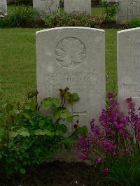 Etaples Military Cemetery - Tickner, A A